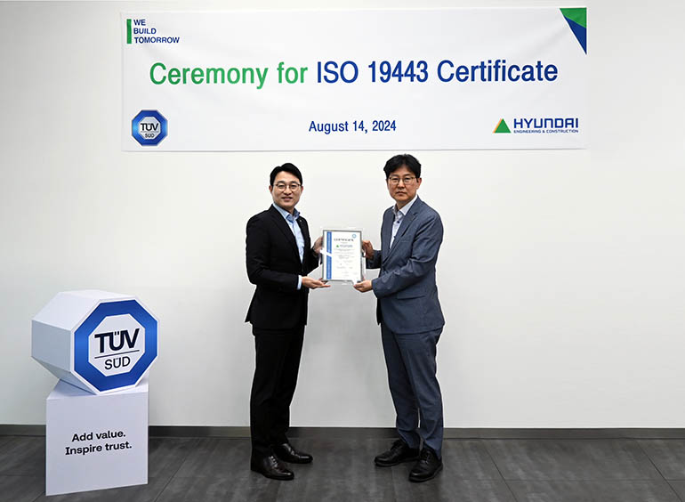 Hyundai E&C has obtained ISO 19443 certification for its nuclear supply chain quality management system. Choi Young, Head of NewEnergy Business Division at Hyundai E&C (right), and Seo Jung-wook, CEO of TÜV SÜD Korea (left)]